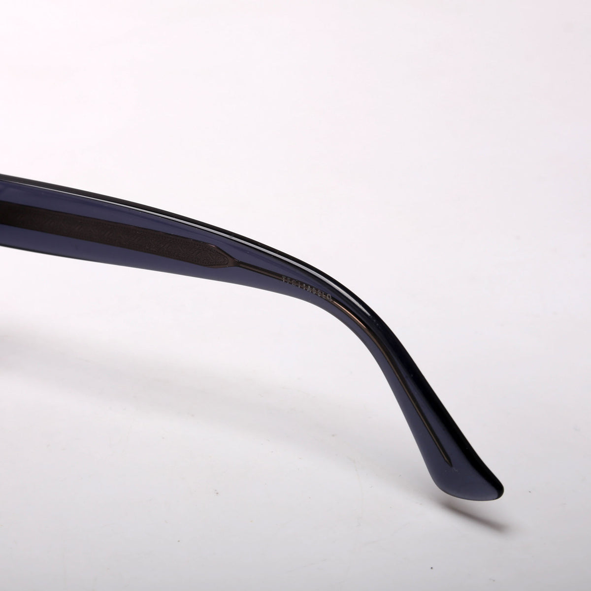 Gucci GG0140SA 001 Oval Sunglasses GUCCI EYEWEAR Oval-frame acetate and gold-tone sunglasses  main image 3