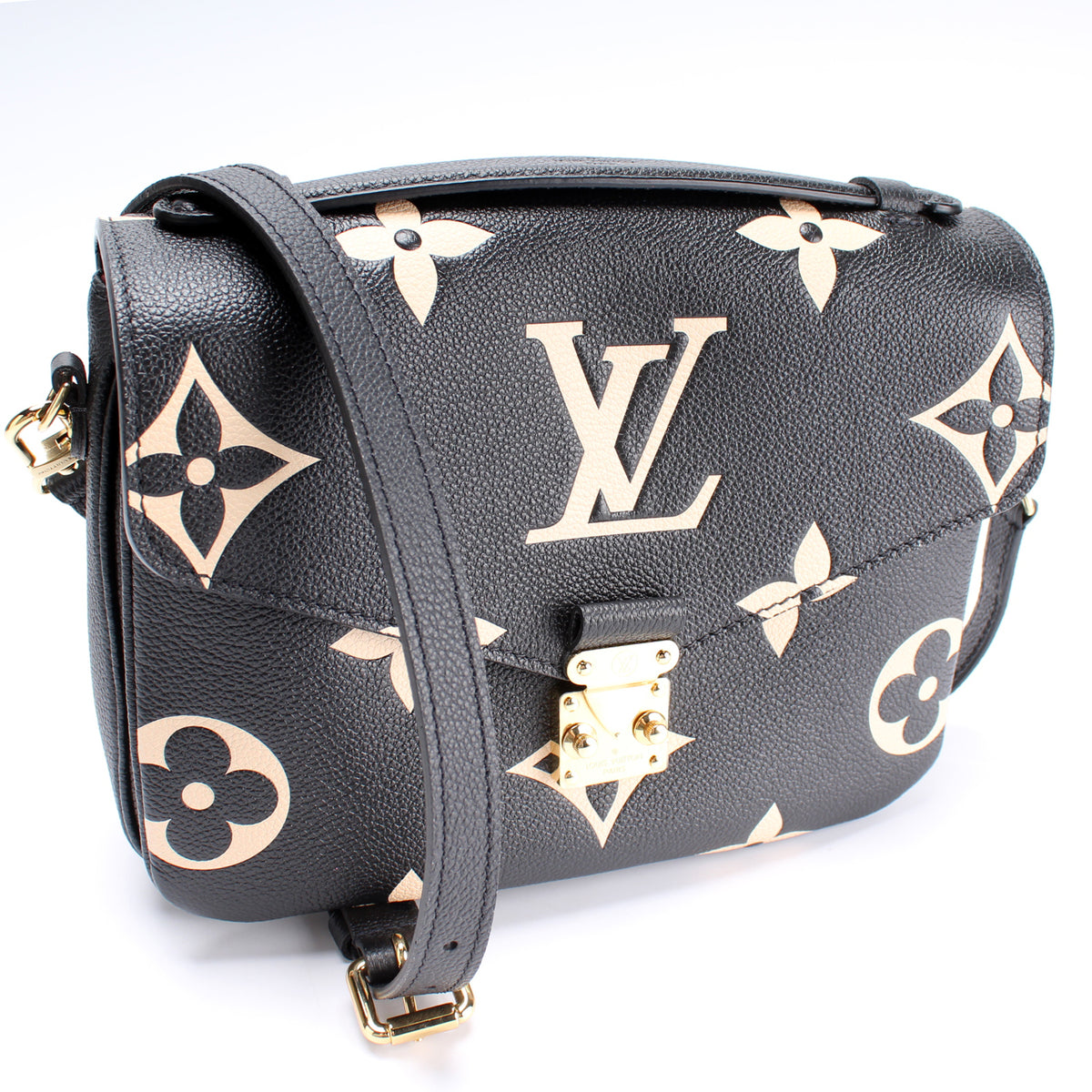 LOUIS VUITTON POCHETTE METIS 3 YR REVIEW including wear and tear, what fits  inside & more