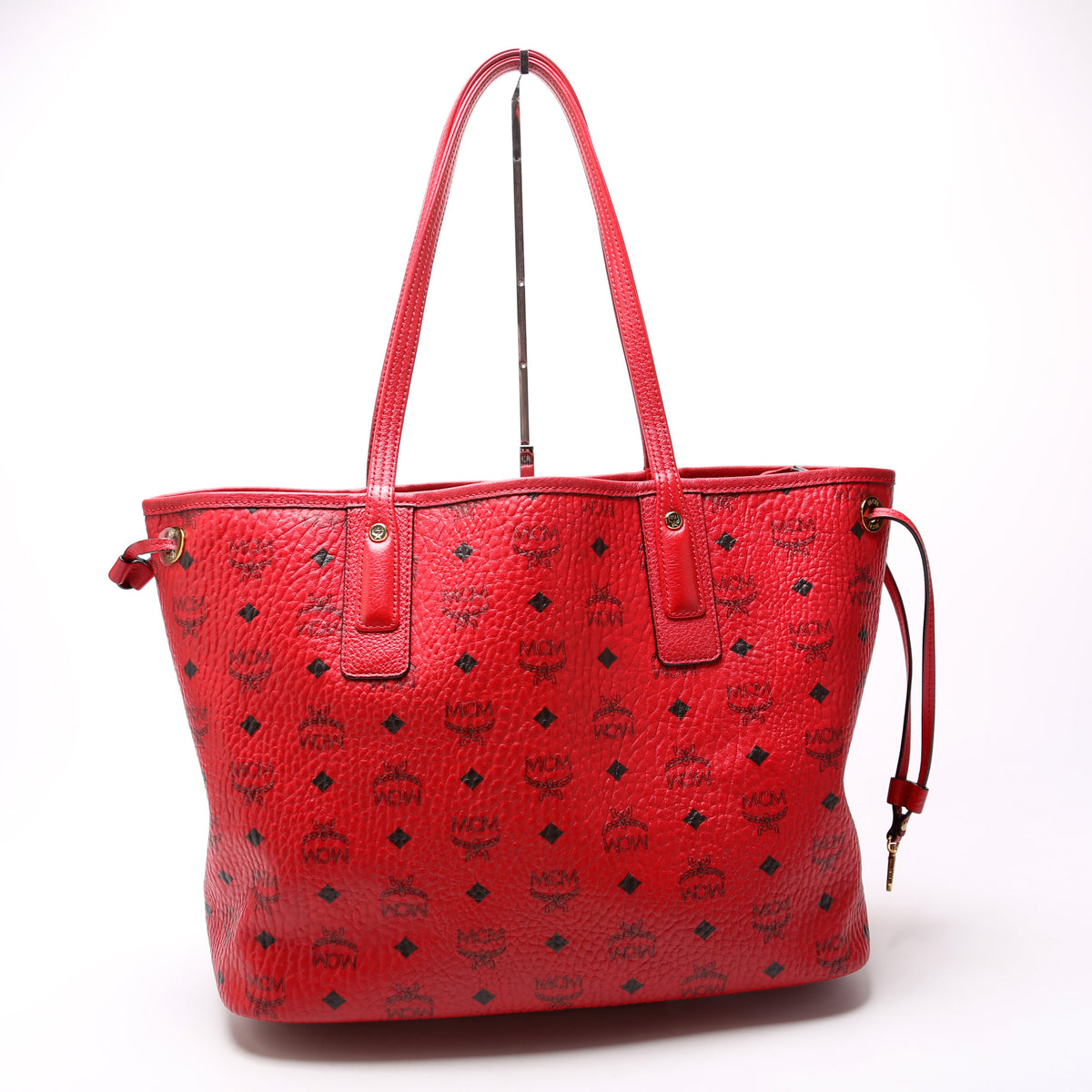 Red mcm best sale shopper bag