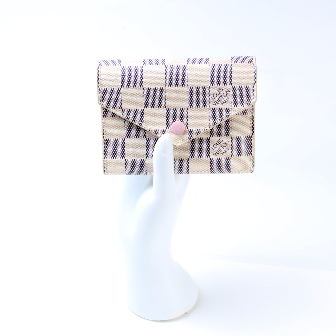よ*ん様 Louis Vuitton Victorine Damier Azur LOUIS VUITTON Victorine Damier Azur Wallet White