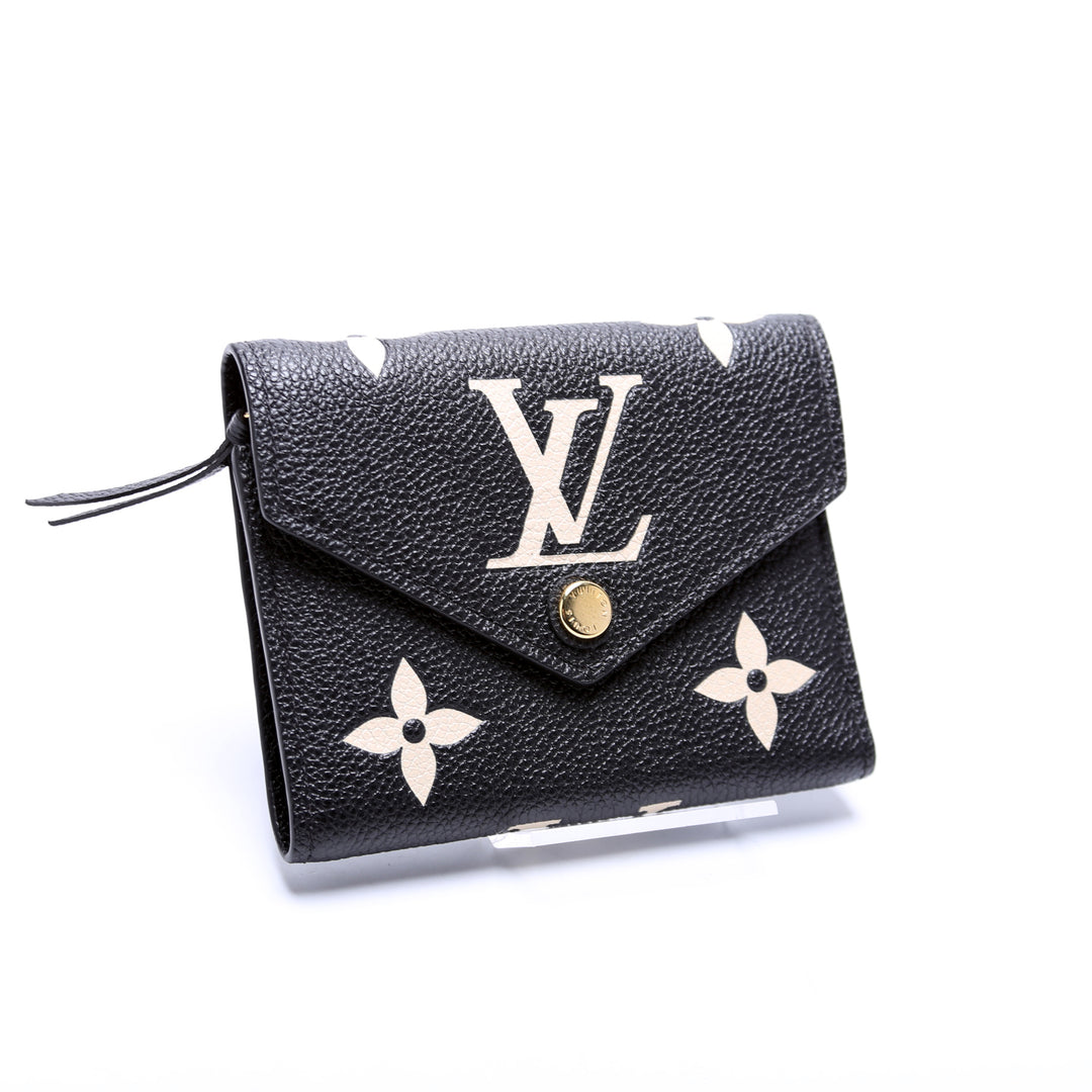 小物 Louis Vuitton Victorine Wallet Noir Louis Vuitton Victorine Wallet Black in Monogram Empreinte