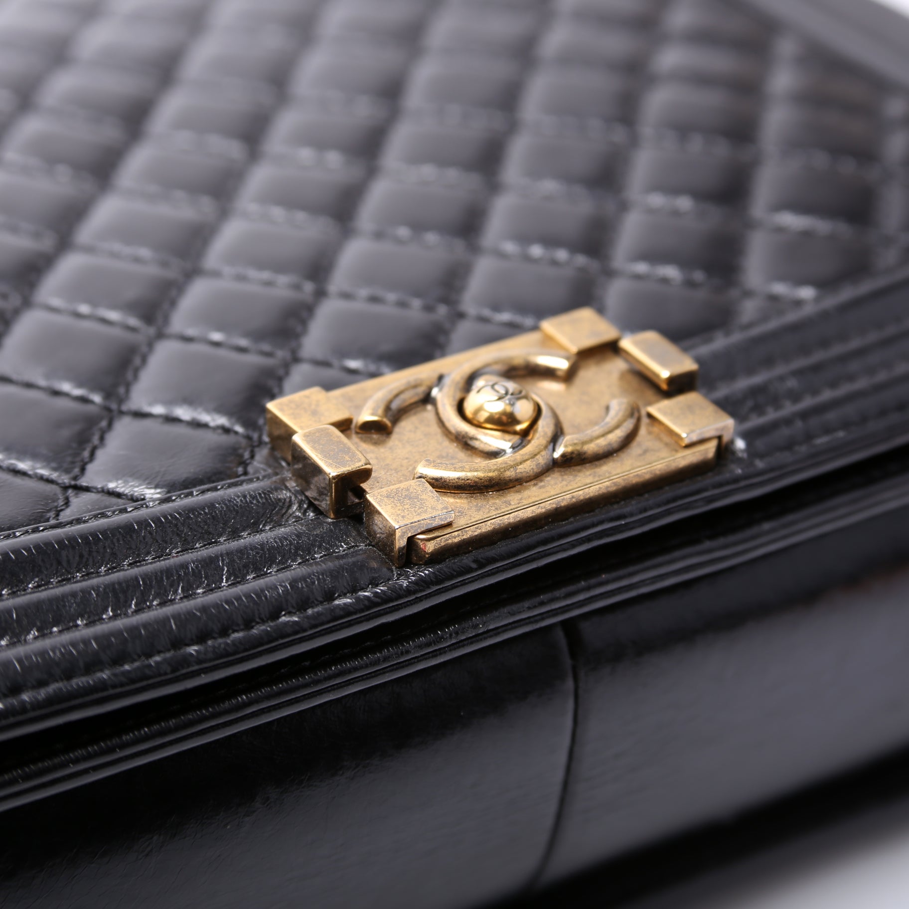 Boy Flap Large Lambskin 18M