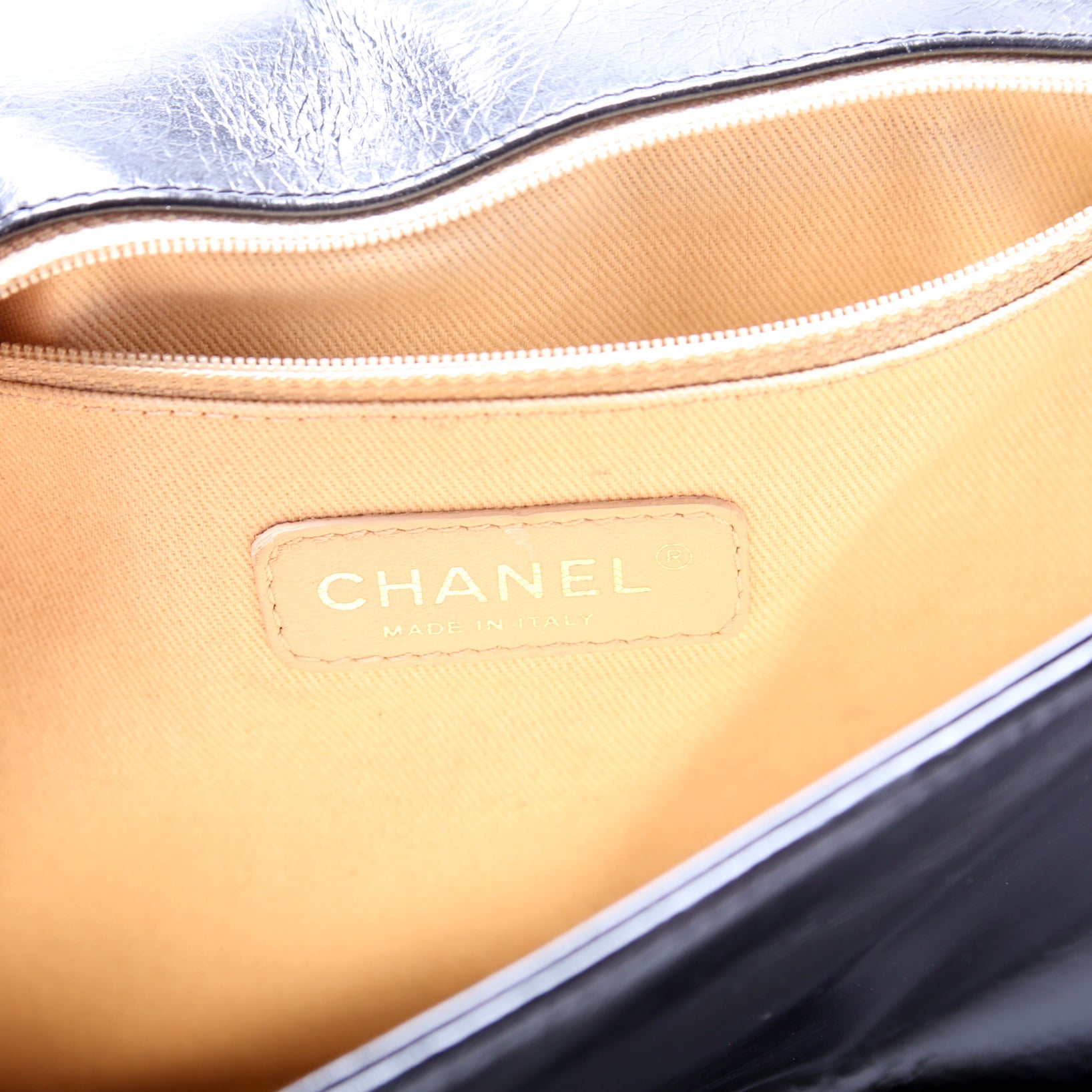 Boy Flap Large Lambskin 18M