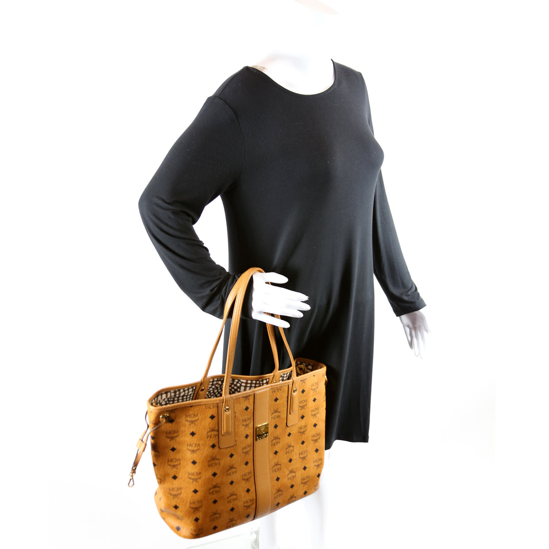 バッグ MCM Liz Reversible Shopper Tote w/ Pouch Medium Reversible Liz Shopper in Visetos Cognac | MCM ®US