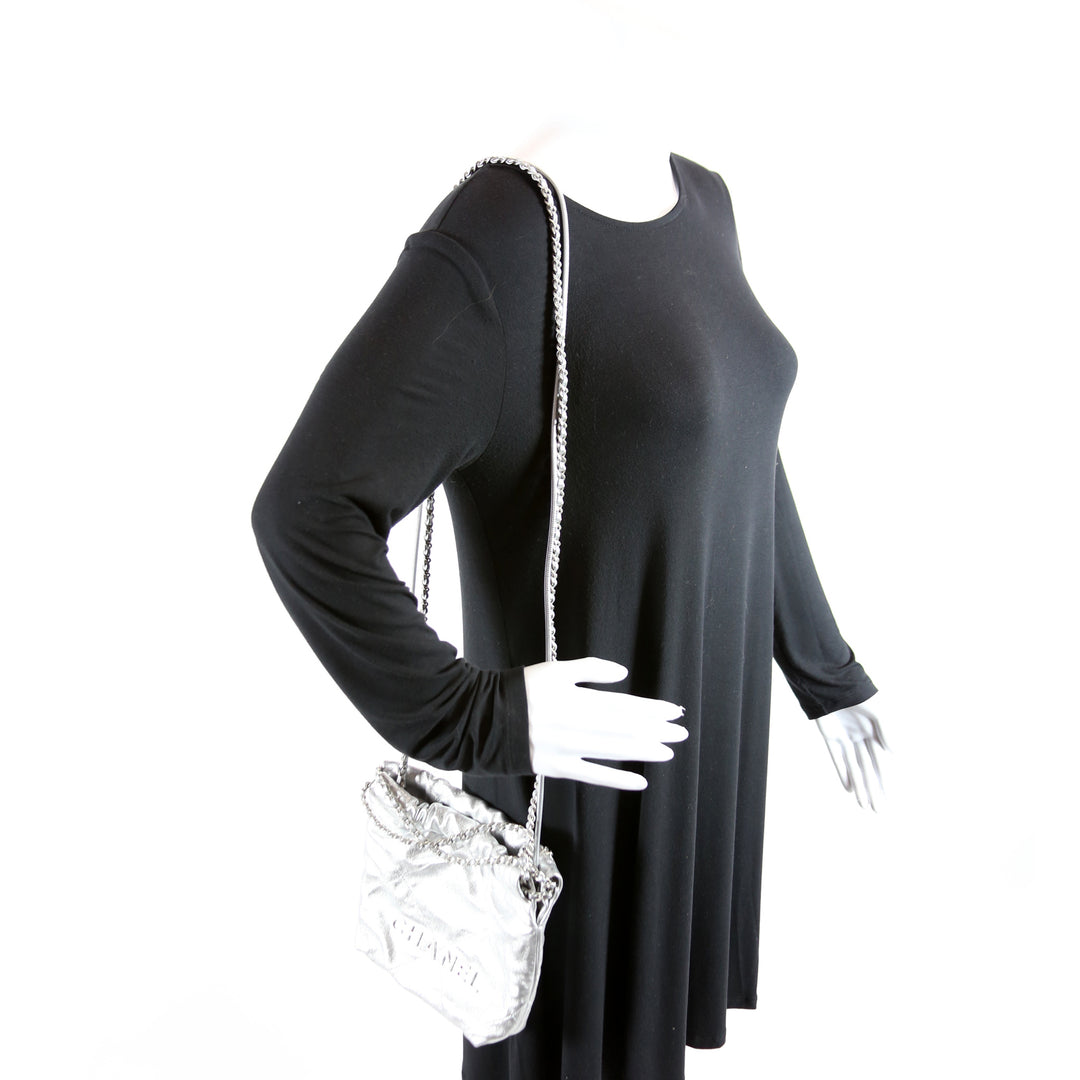 CHANEL22 ミニ　シルバー Chanel 22 Mini Handback | Les Intemporels Paris