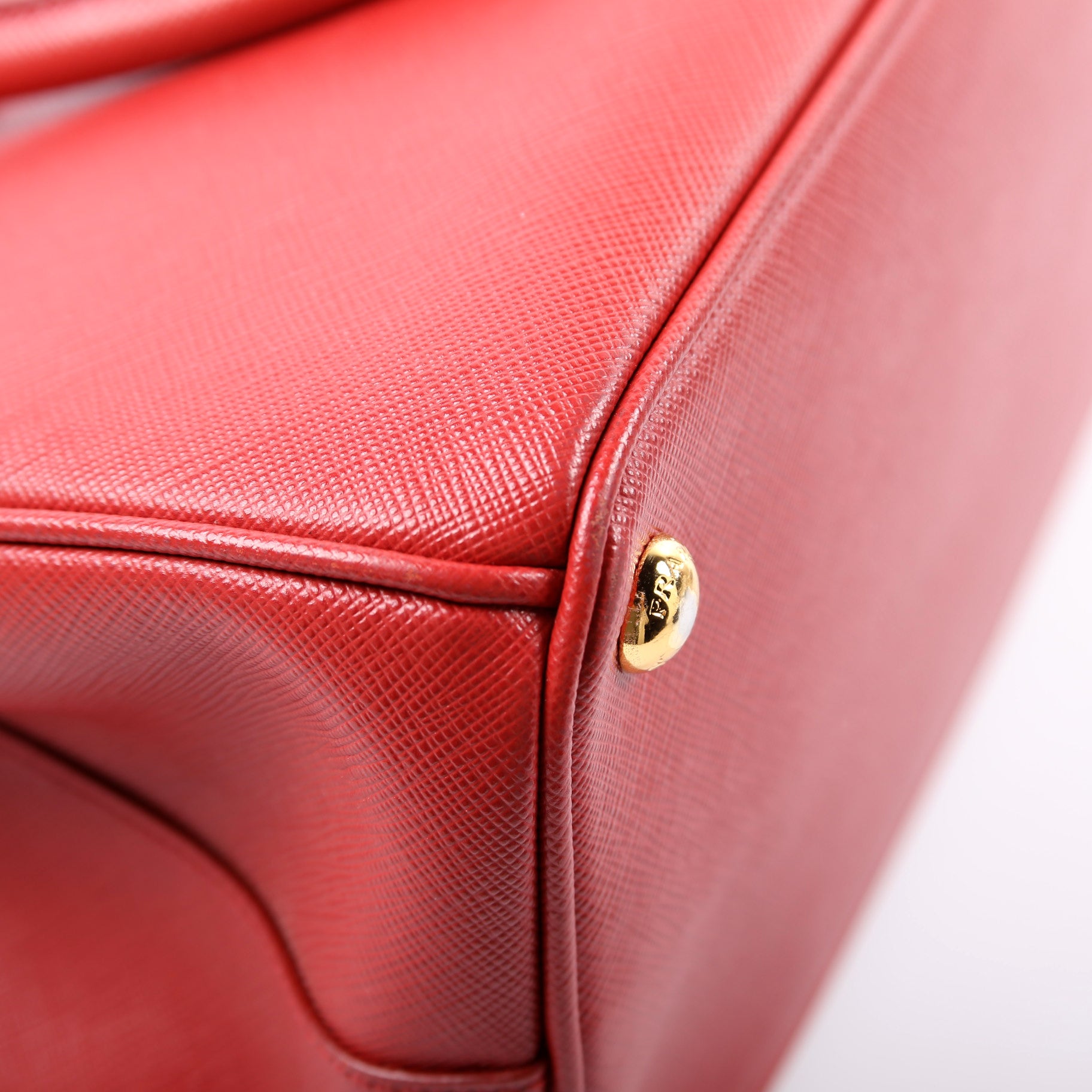 Saffiano Galleria Medium Red