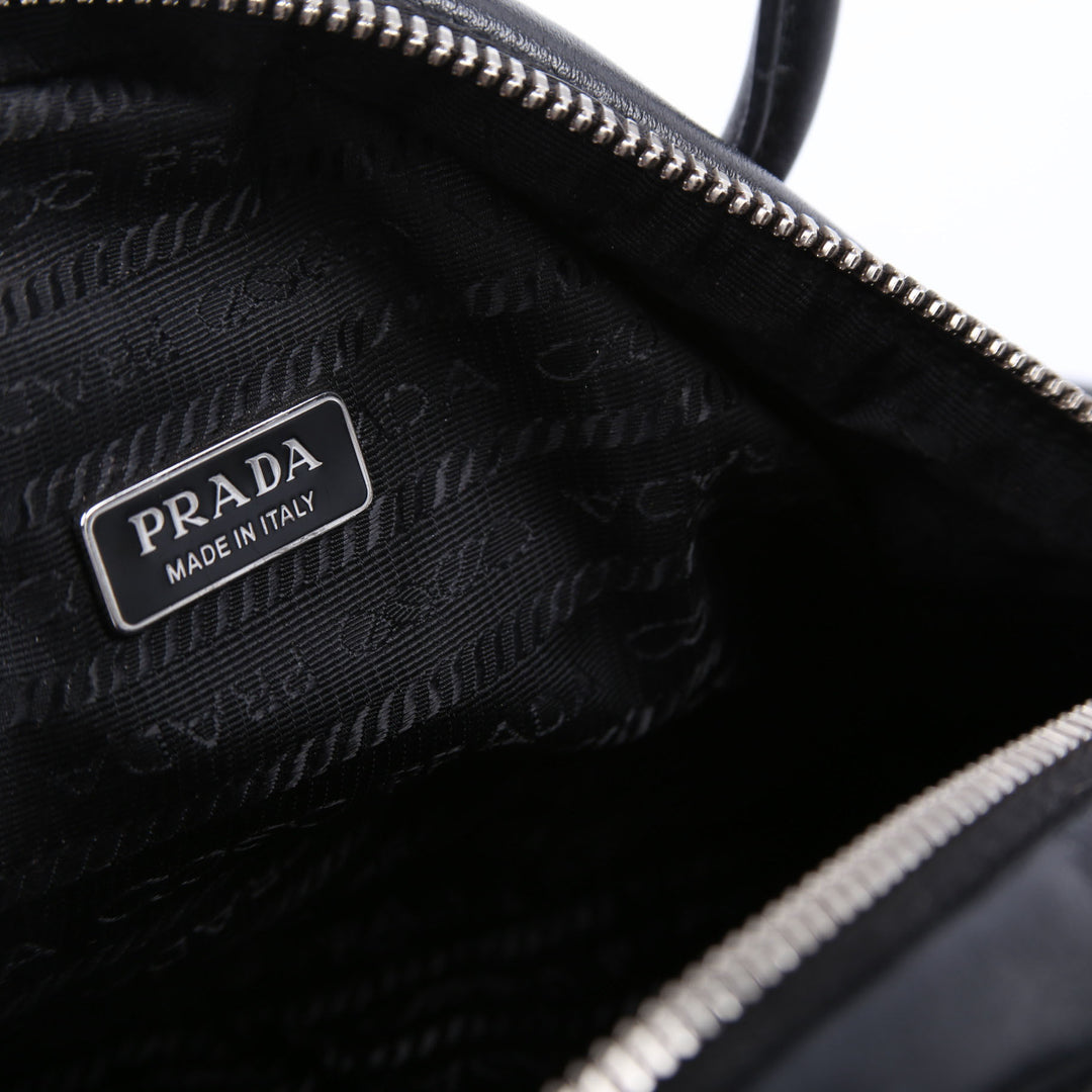 Q2455 美品 プラダ GRACE LUX トライアングルショルダーバッグ Q2455 美品 プラダ GRACE LUX トライアングルショルダーバッグ