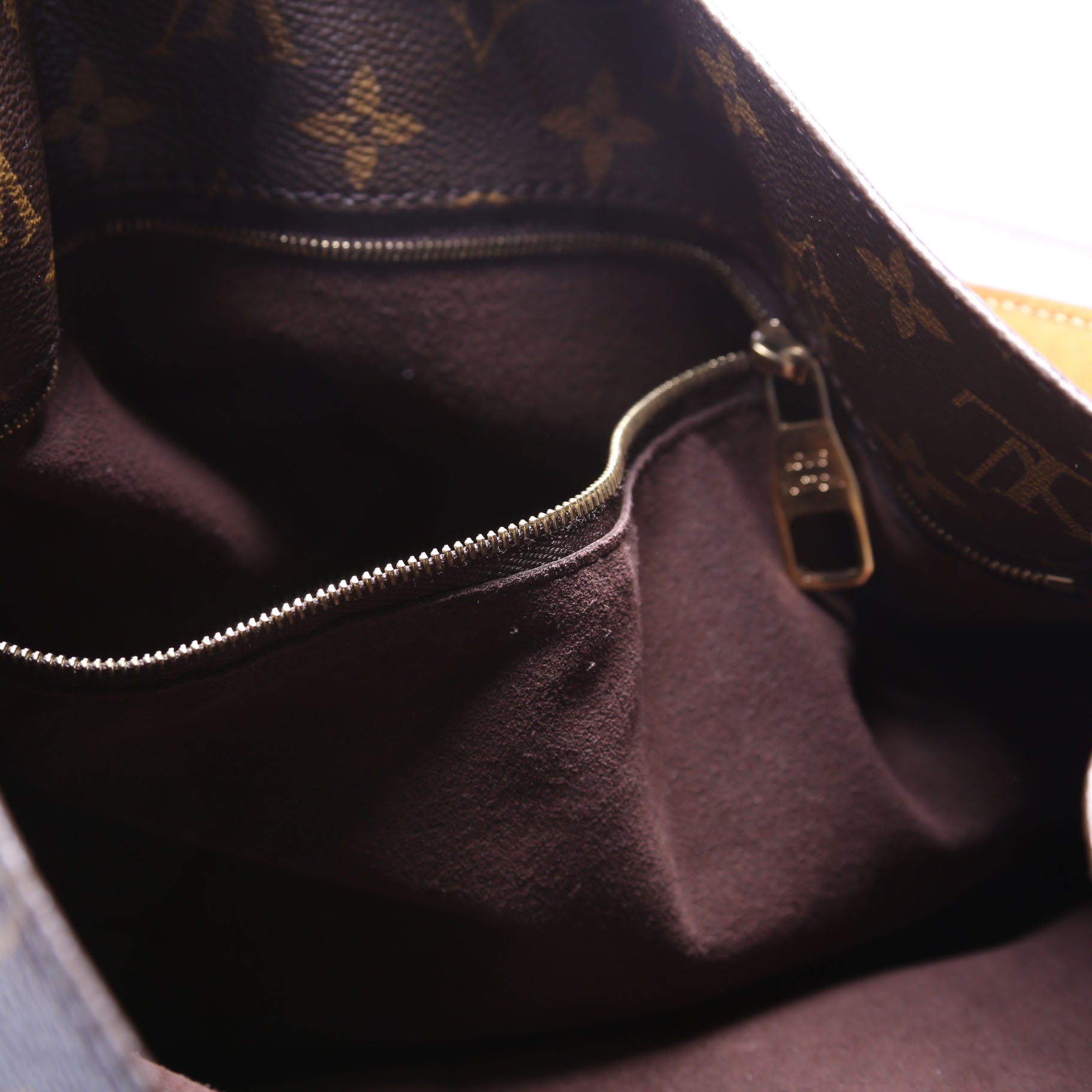 Metis Shoulder Monogram