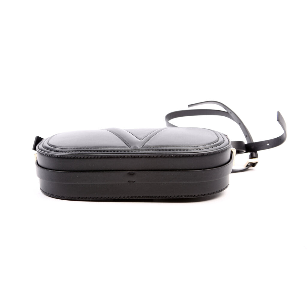 V Logo Walk Crossbody Black
