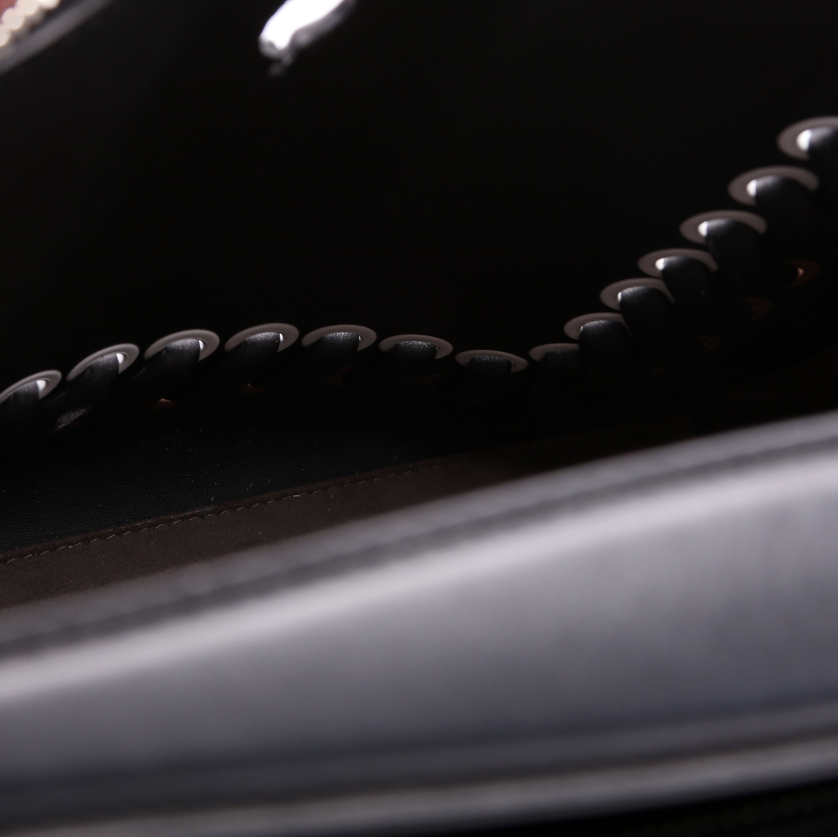 8BN293 Dotcom Whipstitch Medium