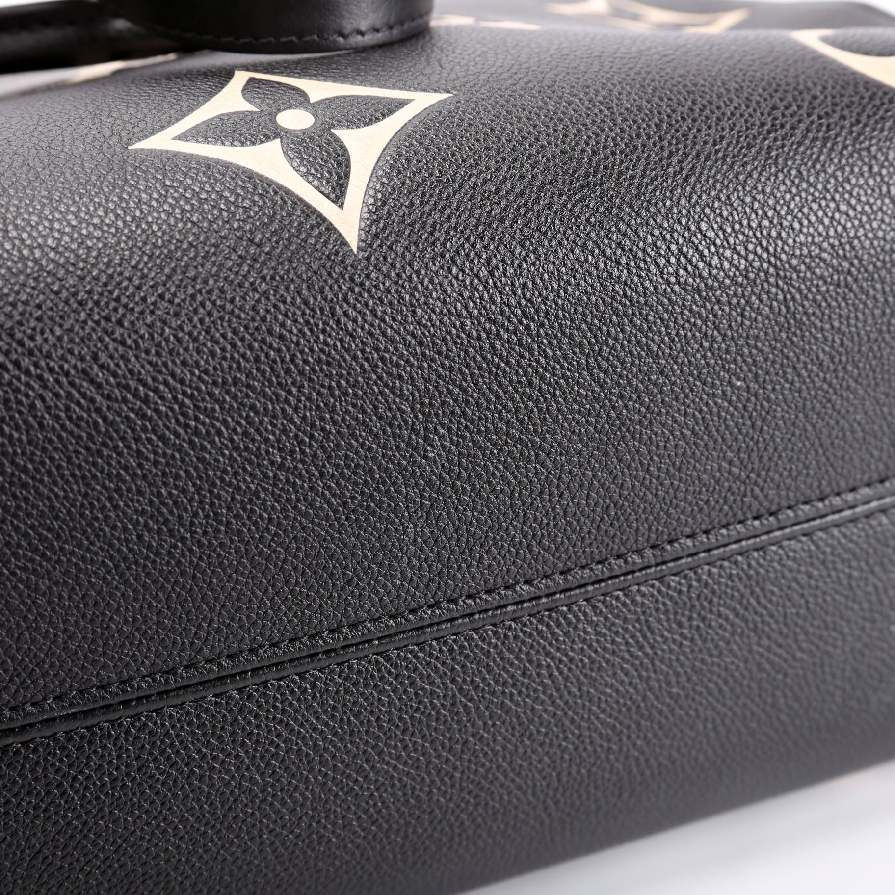 ONTHEGO MM Bicolor Empreinte Black/Cream