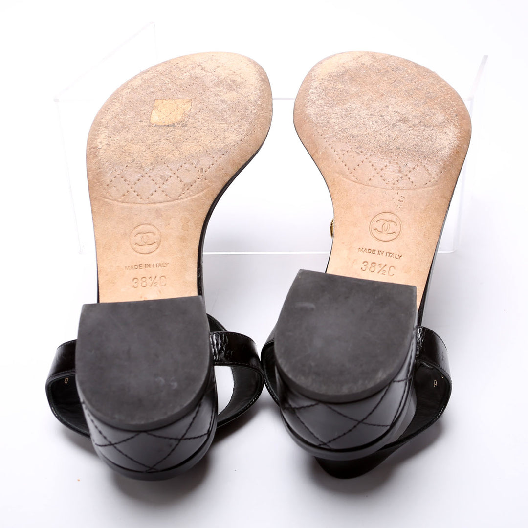 Medallion CC Thong Sandals Size 38 Black/Gold