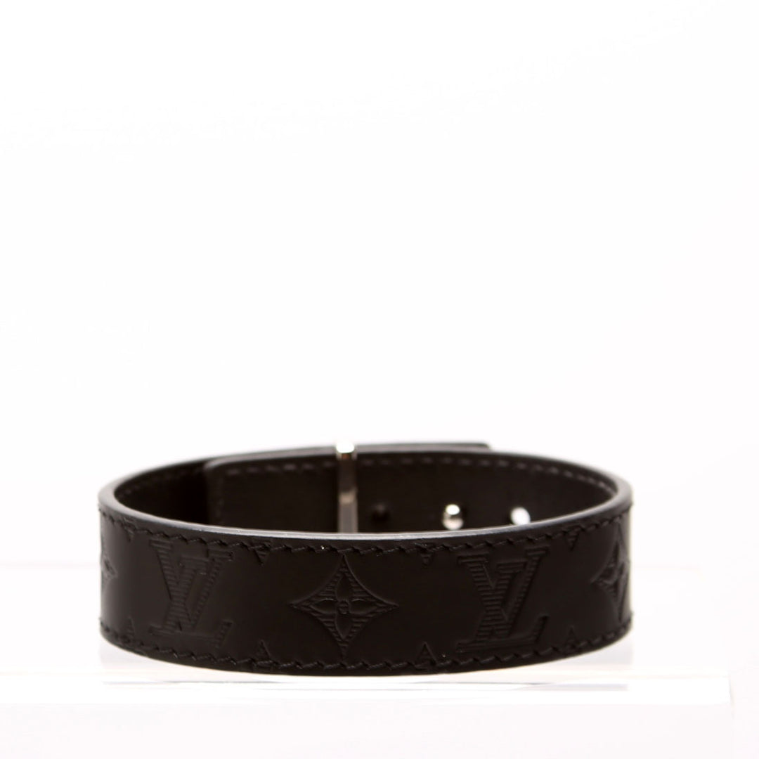 LOUIS VUITTON ブラックレザーバングル LV Slim Shadow Monogram Leather Bracelet Size 19 Black