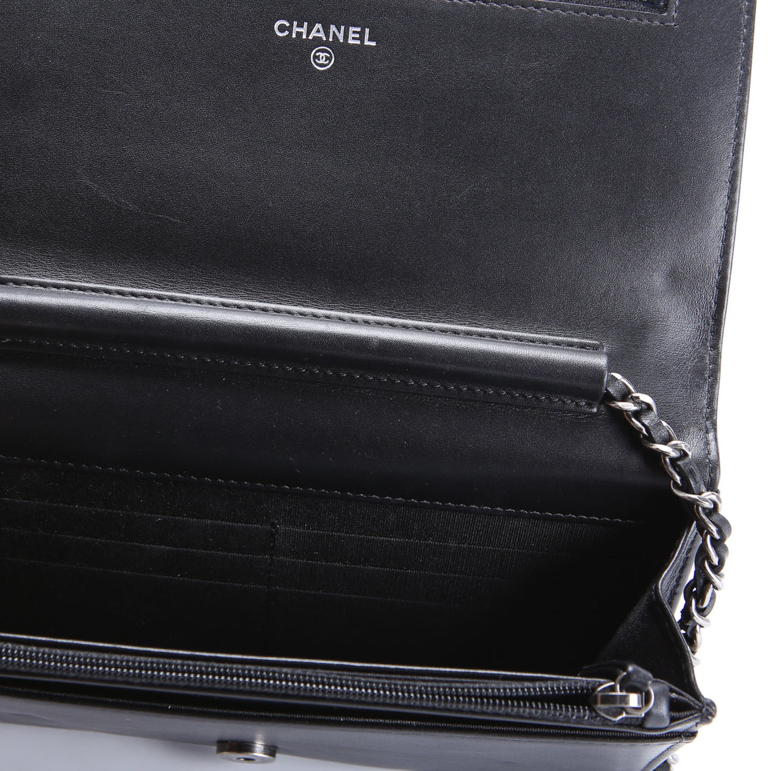 CHANEL ブラックレザー ケース Chanel Lambskin Quilted Medium Cosmetic Case Black 1882184
