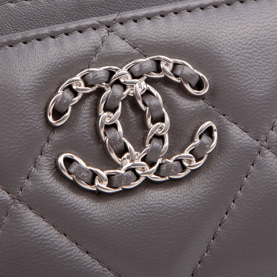 Quilted Lambskin 19 Card Holder Gray