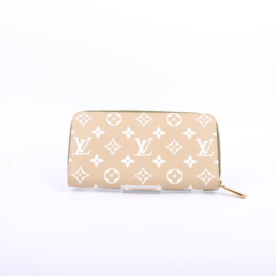 Zippy Wallet Giant Reverse Monogram Green