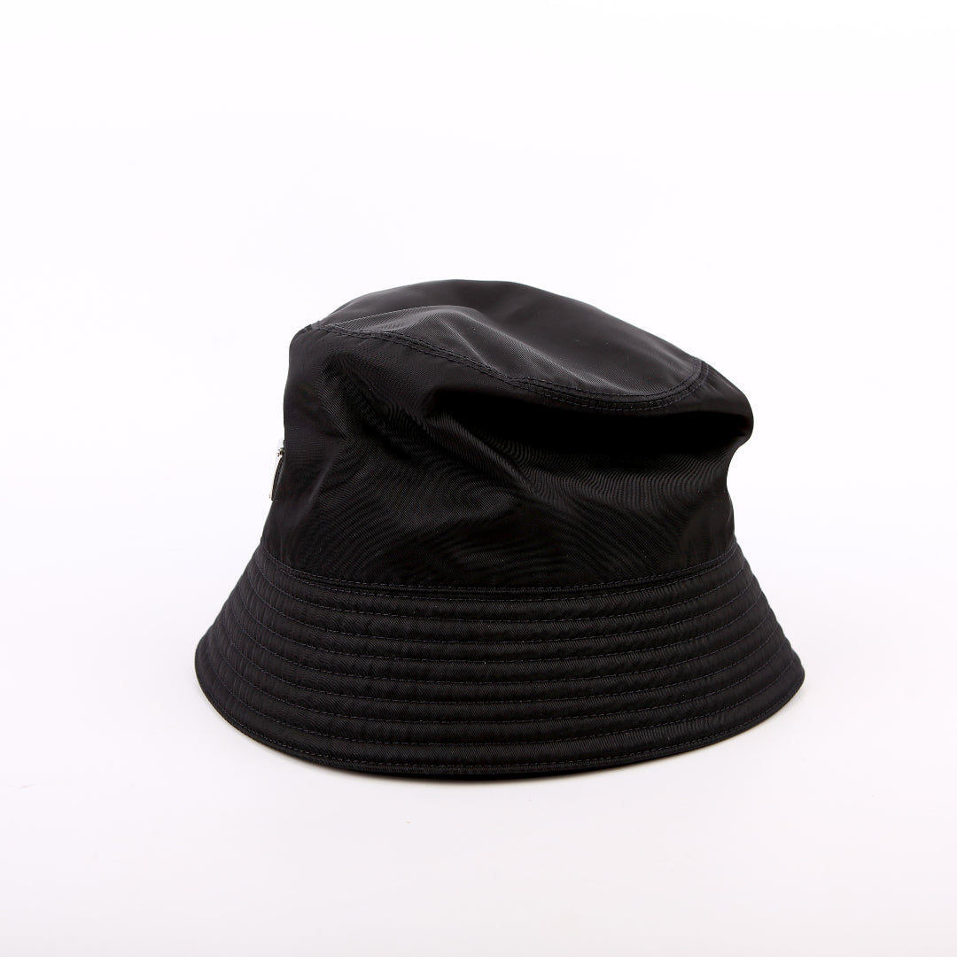 1HC137 Re-Nylon Triangle Logo Bucket Hat Size Small Black