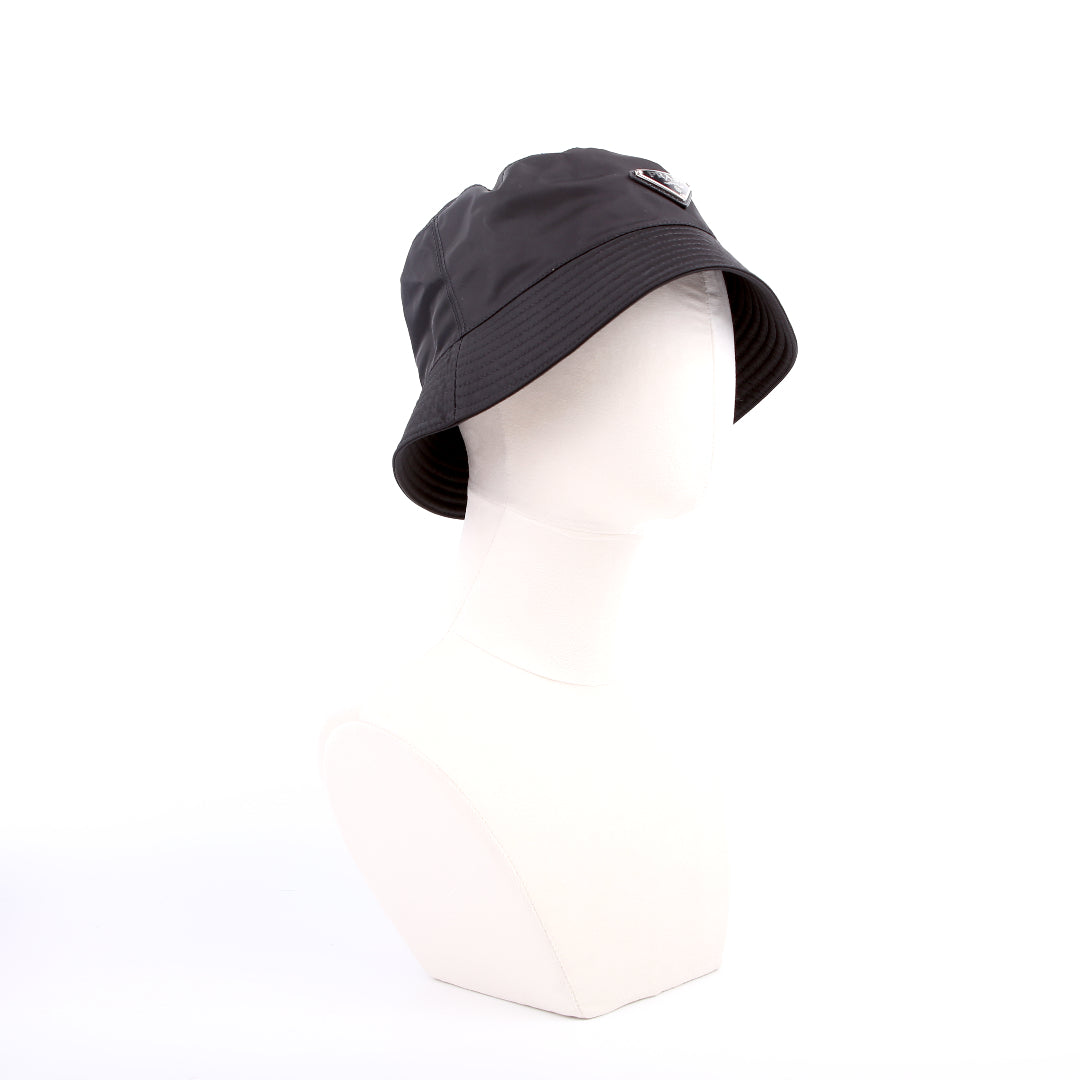 1HC137 Re-Nylon Triangle Logo Bucket Hat Size Small Black