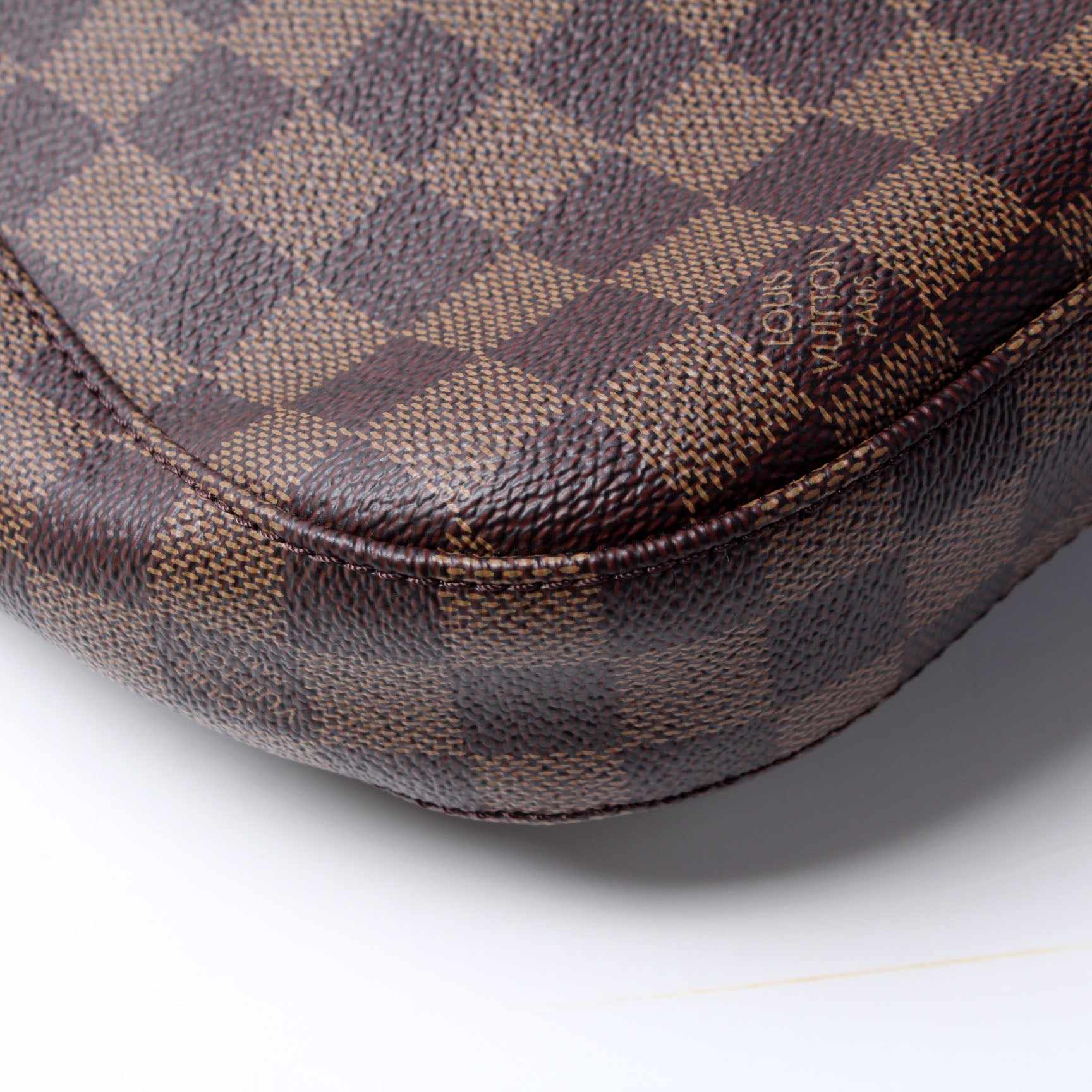Louis Vuitton Damier Ebene South Bank Besace ✨🛒 Available on our