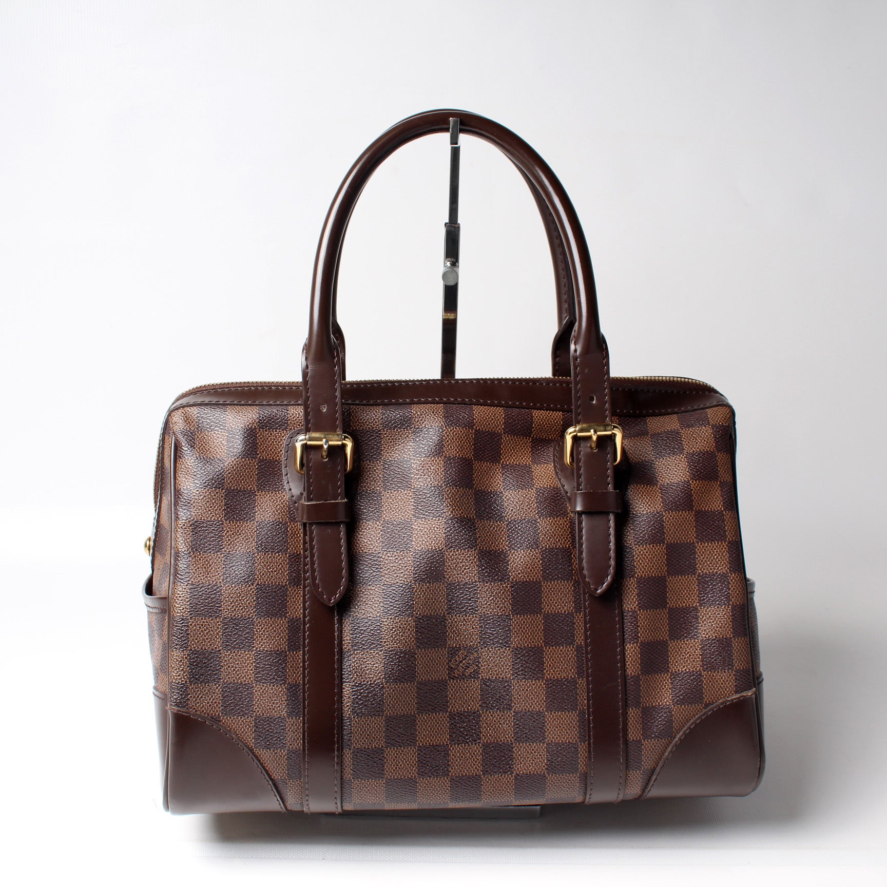 authentic louis vuitton berkeley damier handbag used only 2 time