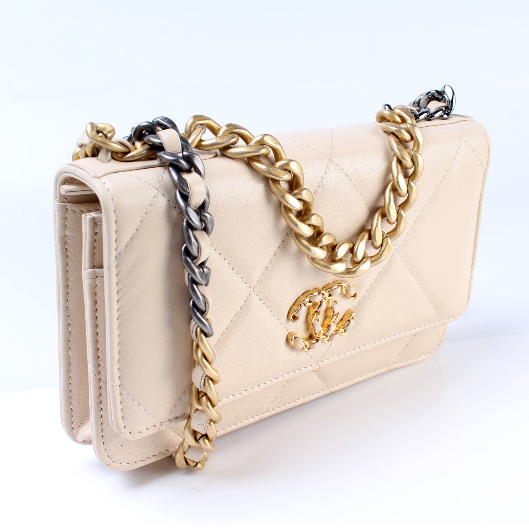 Chanel 19 WOC Quilted Lambskin 30M – Keeks Designer Handbags