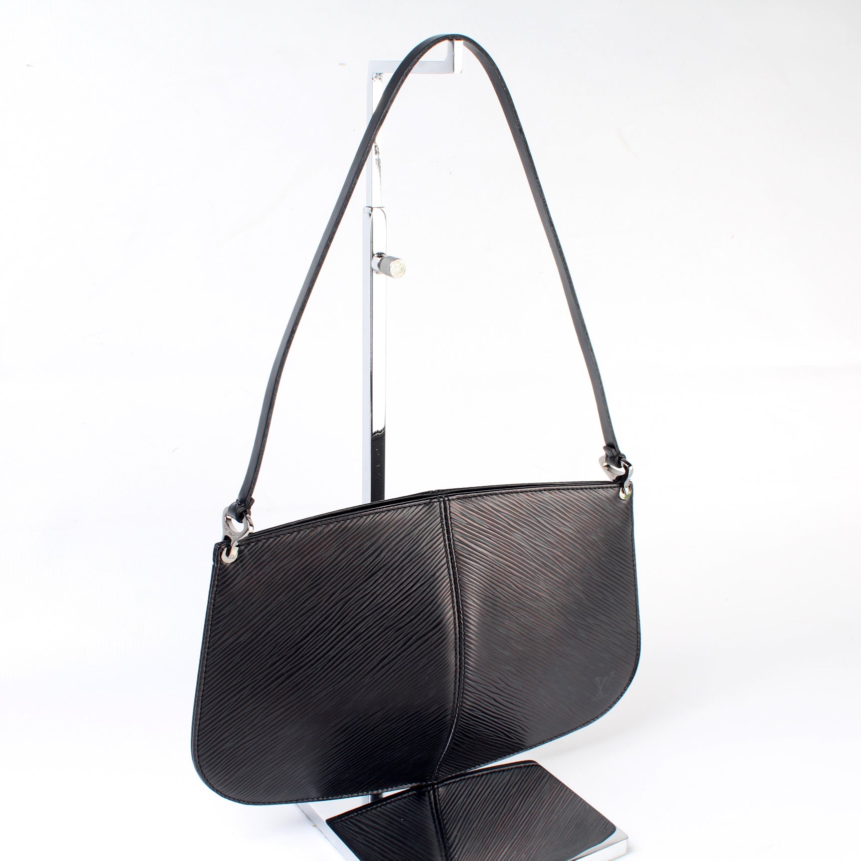 AUTHENTIC LOUIS VUITTON Epi Demi Lune Pochette Black Leather Shoulder Bag