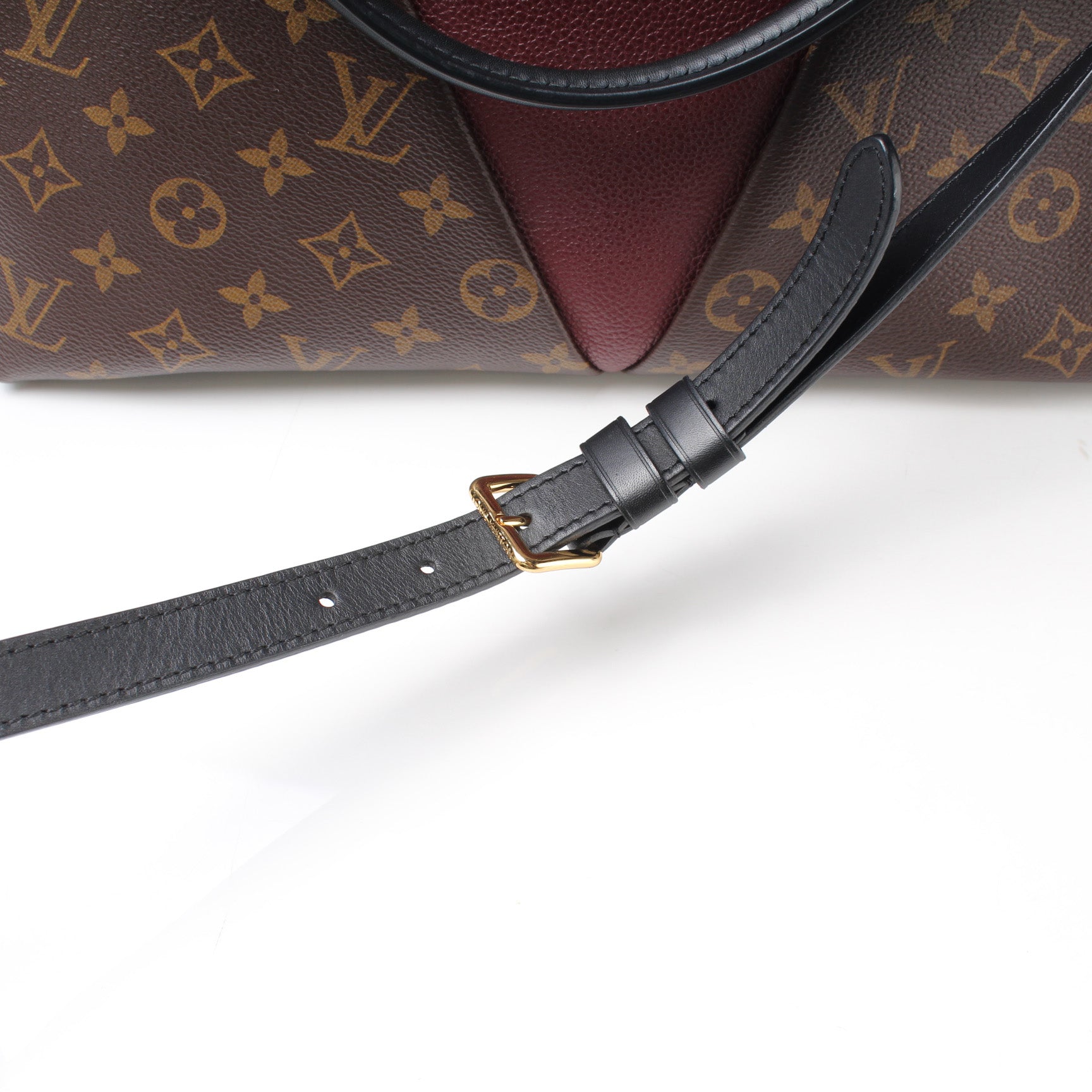 Louis Vuitton Beige Rose Creme V Tote MM Handbag - New Season at 1stDibs  louis  vuitton v tote mm price, louis vuitton monogram v tote mm black, louis  vuitton new season bags