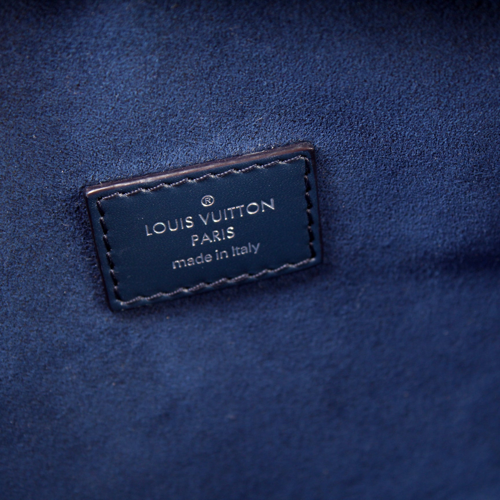 Louis Vuitton Epi Circle Bumbag (SHG-U44cIk) – LuxeDH