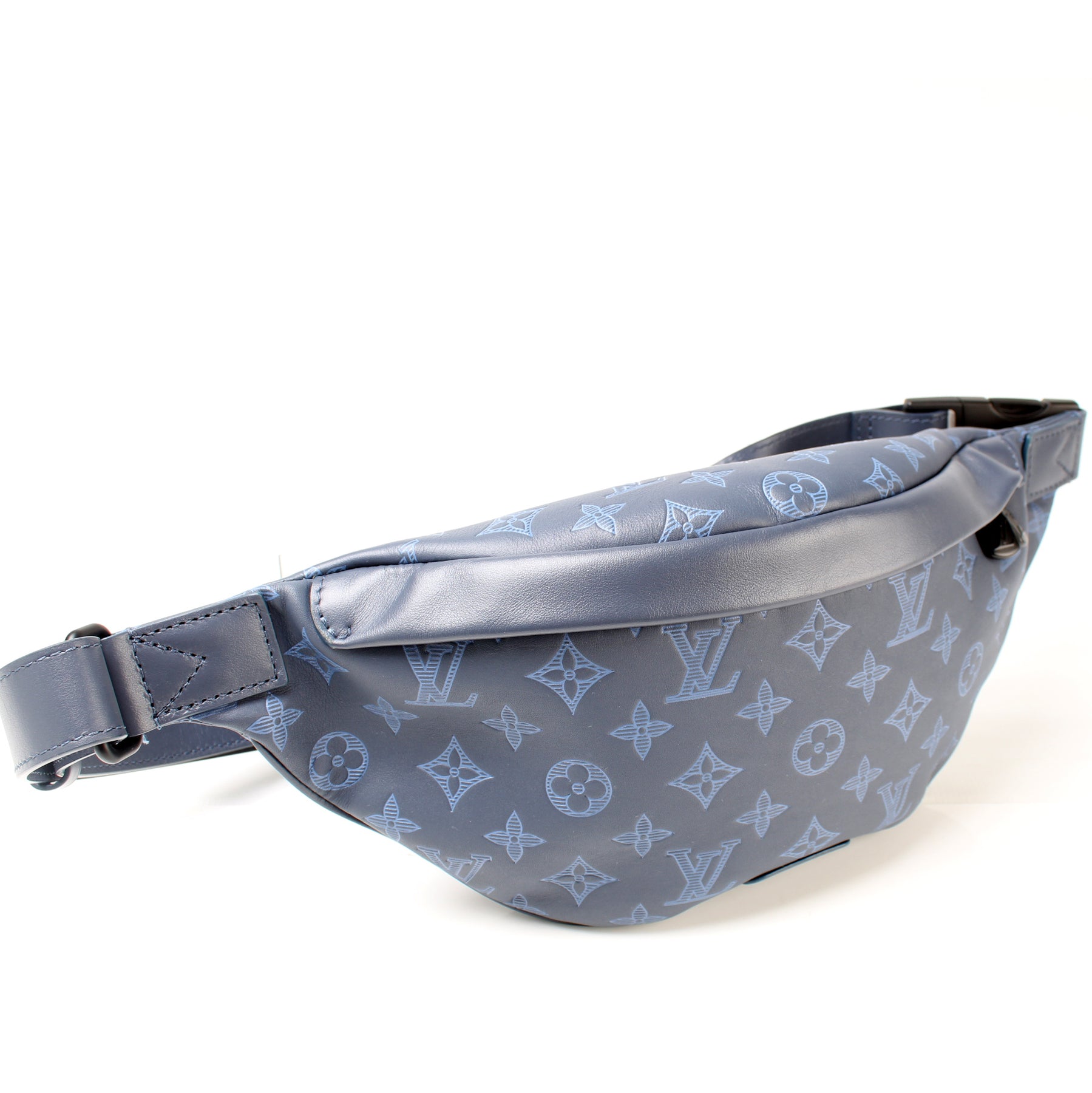 LV DISCOVERY BUMBAG PM in 2023  Vuitton, Louis vuitton, Belt bag