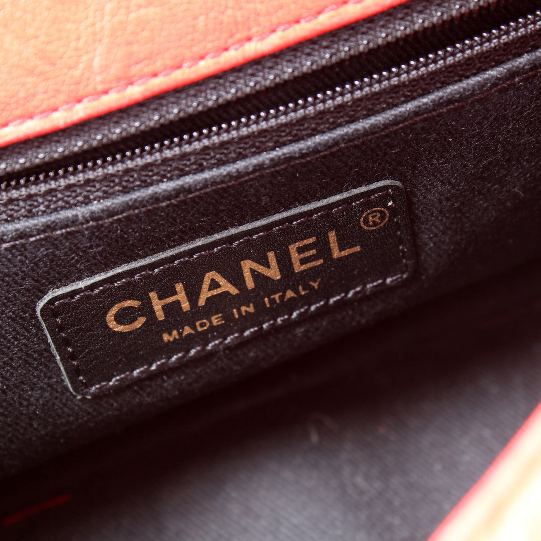 Medallion Charm Flap Bag Chevron Wrinkled Lambskin 20M 