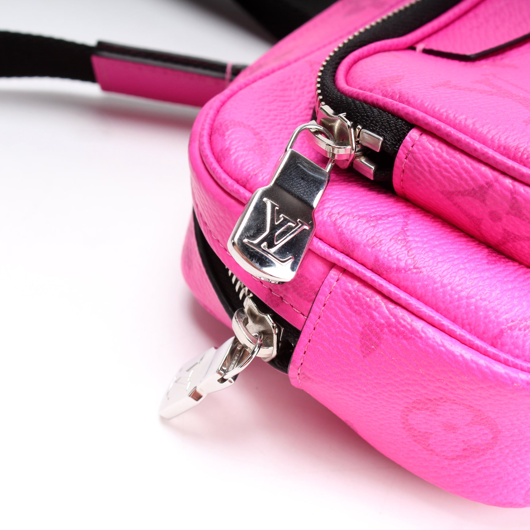 Louis Vuitton Outdoor Pouch Monogram Taigarama - ShopStyle Camera Bags
