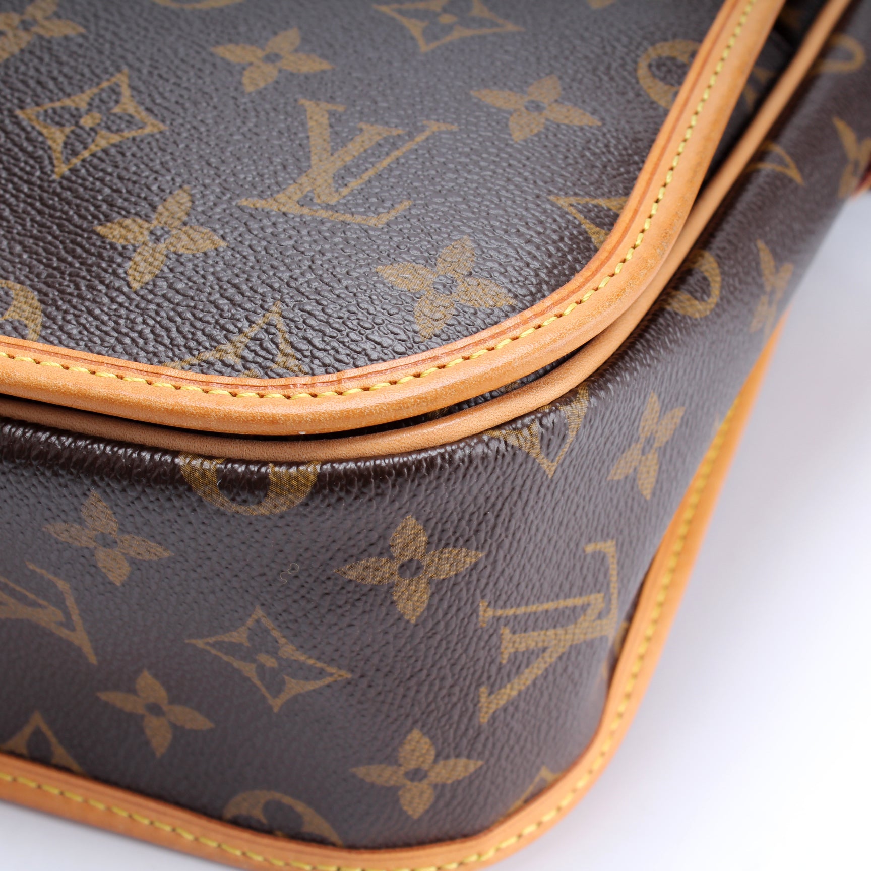 Louis Vuitton Bosphore Messenger Pm