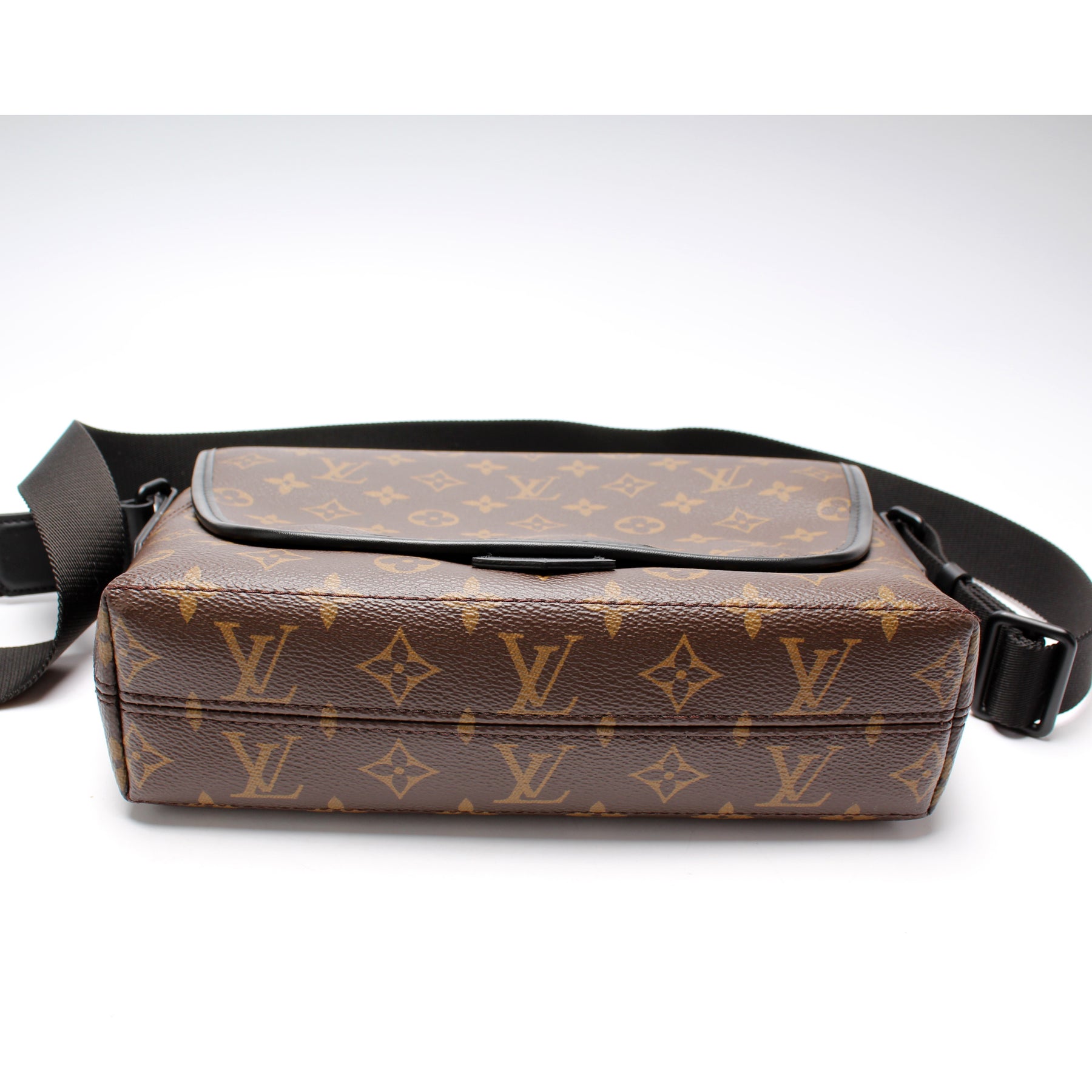 Louis Vuitton Magnetic Messenger Bag Macassar Monogram Canvas - ShopStyle