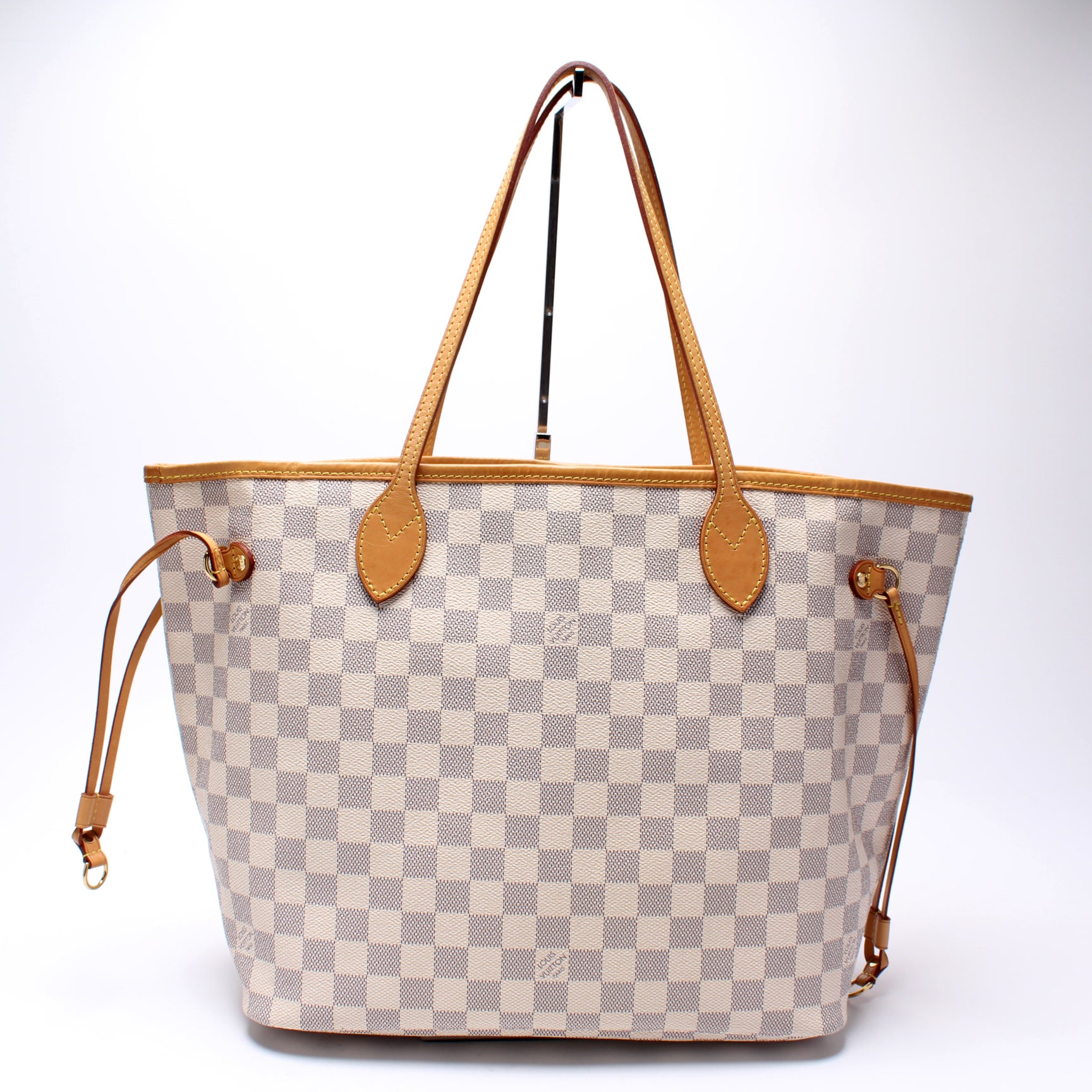 WHAT'S IN MY BAG?!  Louis Vuitton Neverfull MM Damier Azur 