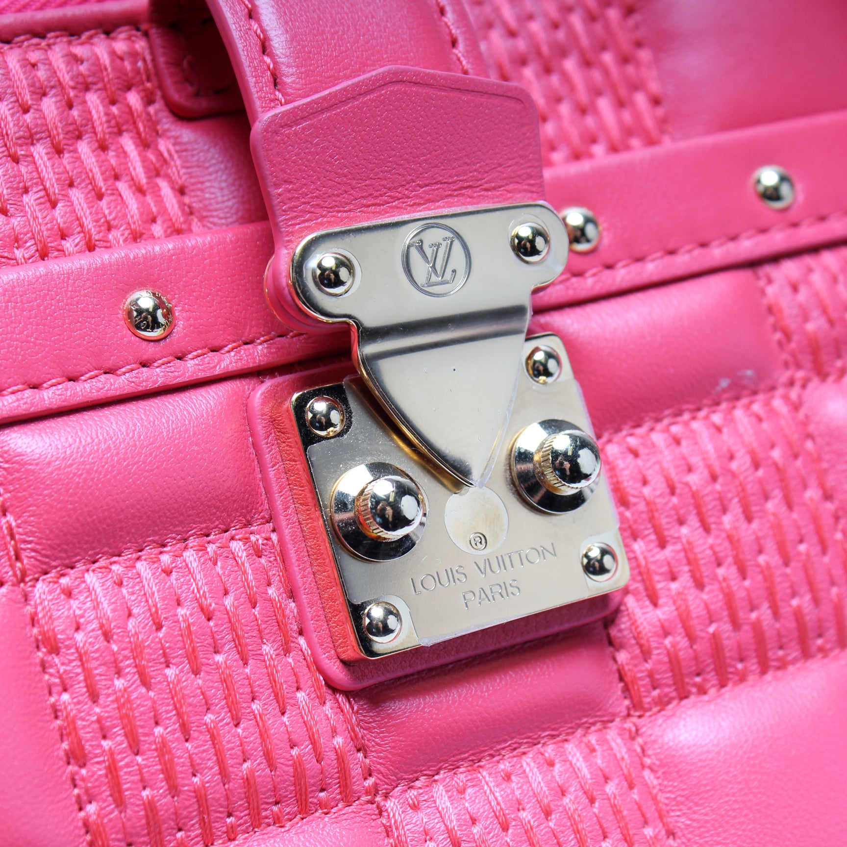 Pochette Troca Lambskin – Keeks Designer Handbags