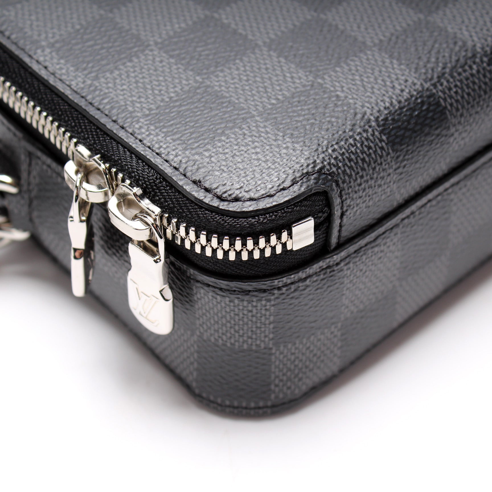 Louis Vuitton Damier Graphite Alpha Wearable Wallet 