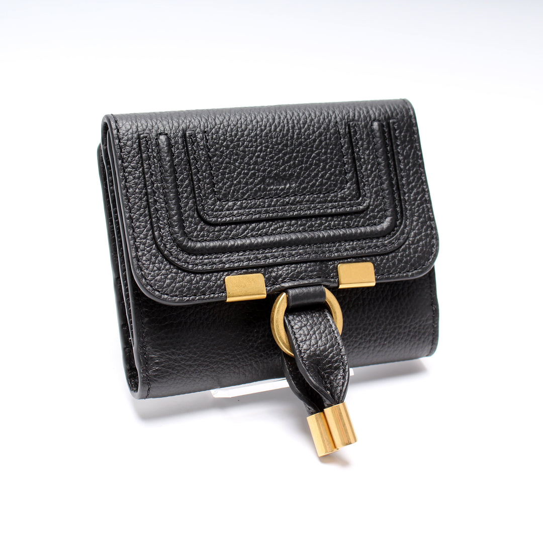 【Chloe】Marcie Trifold Wallet Black Chloé Small Marcie Tri Fold In Grained Leather in Black