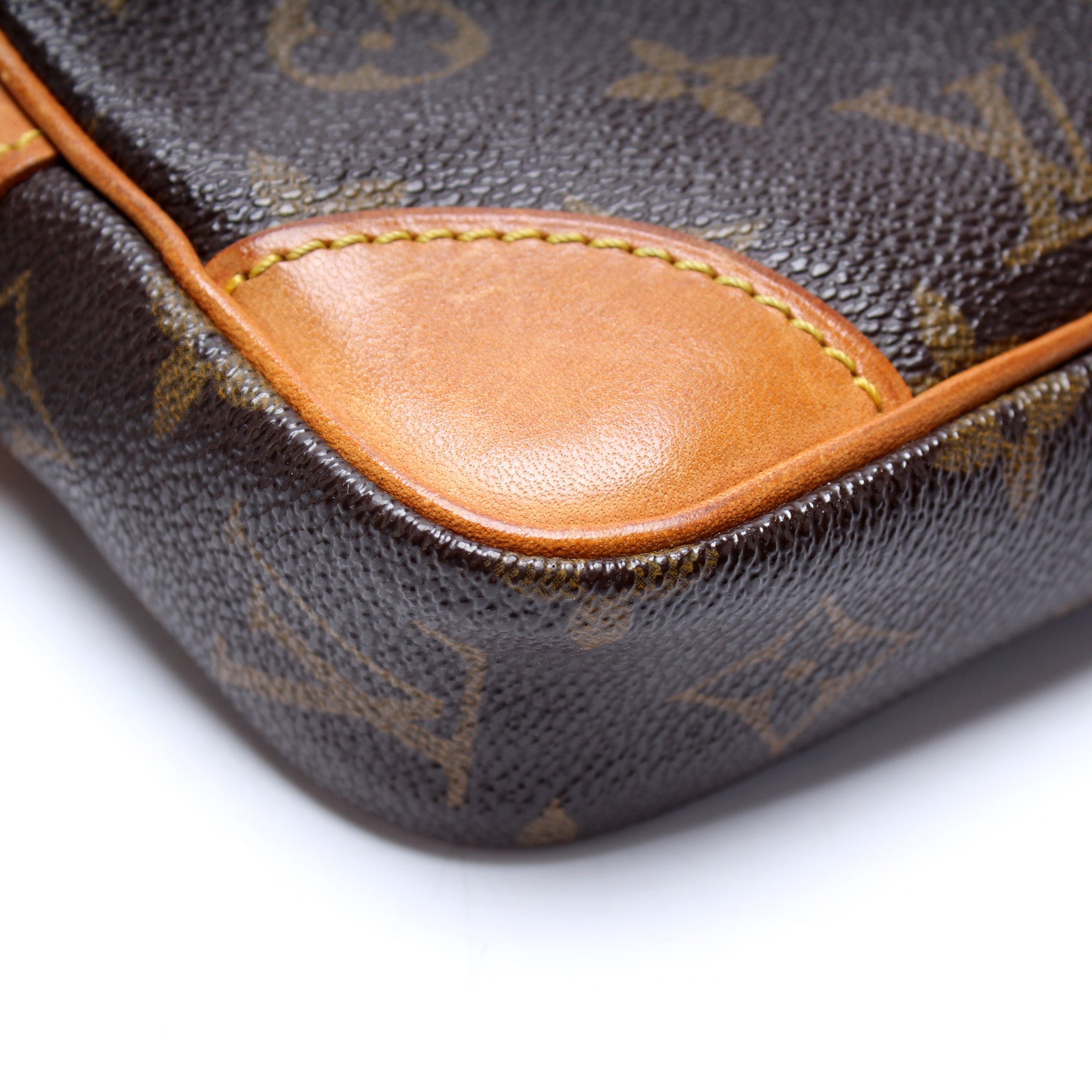 Pochette Marly Dragonne PM – Keeks Designer Handbags