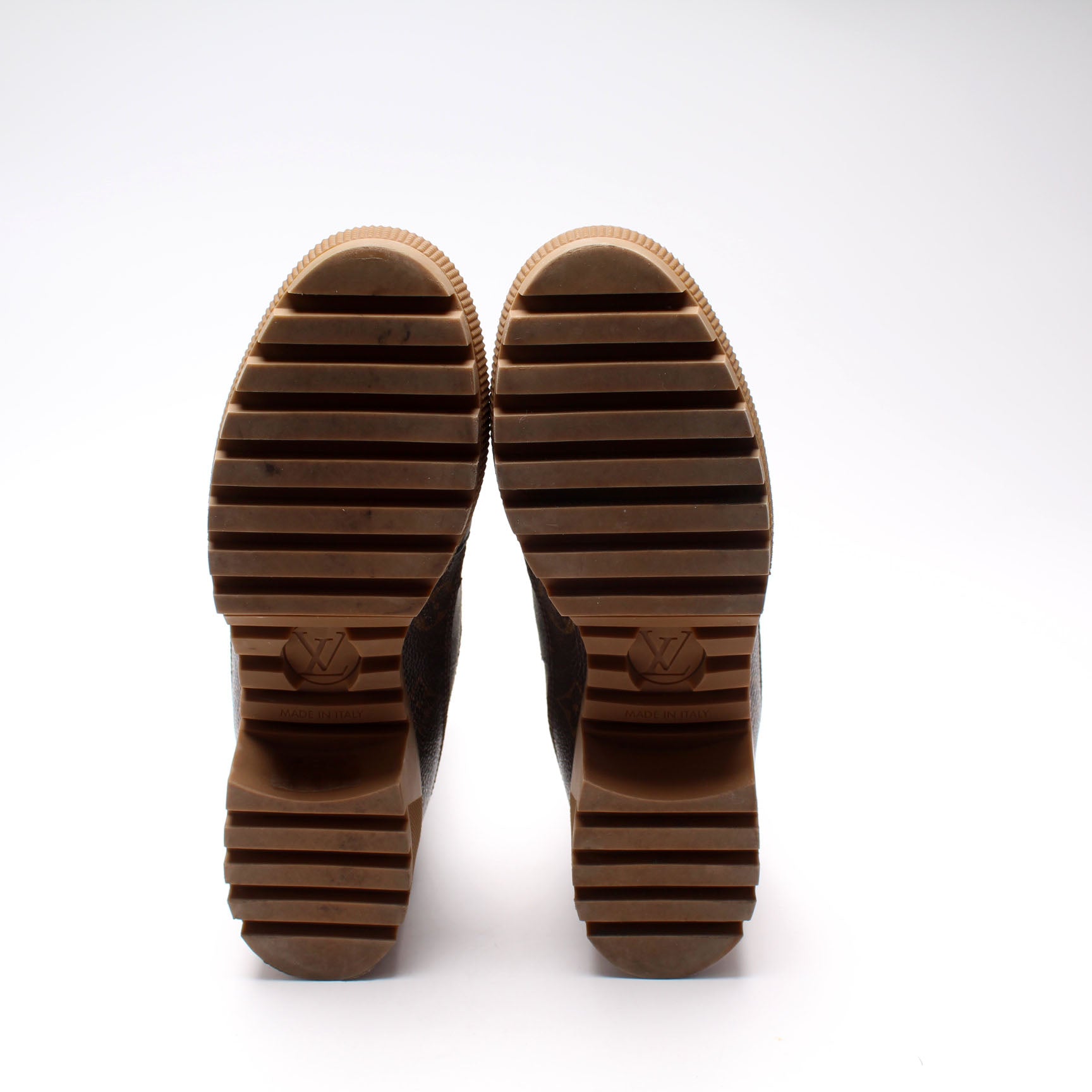 Laureate Platform Desert Boots Size 38 – Keeks Designer Handbags