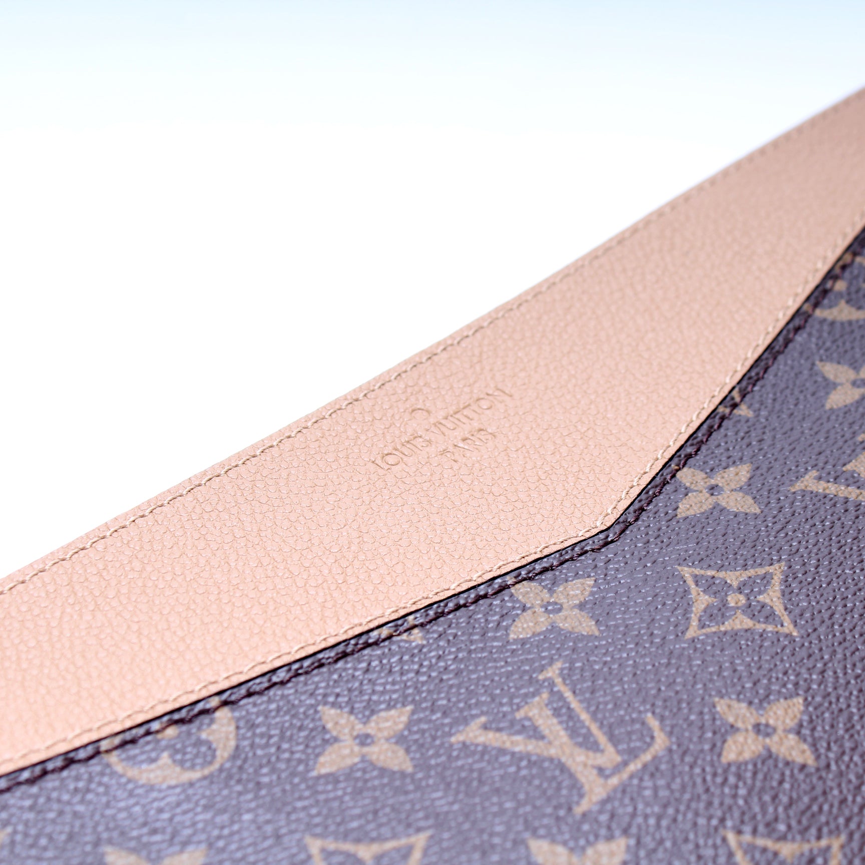 Louis Vuitton Daily Pouch Monogram Sesame - LVLENKA Luxury Consignment