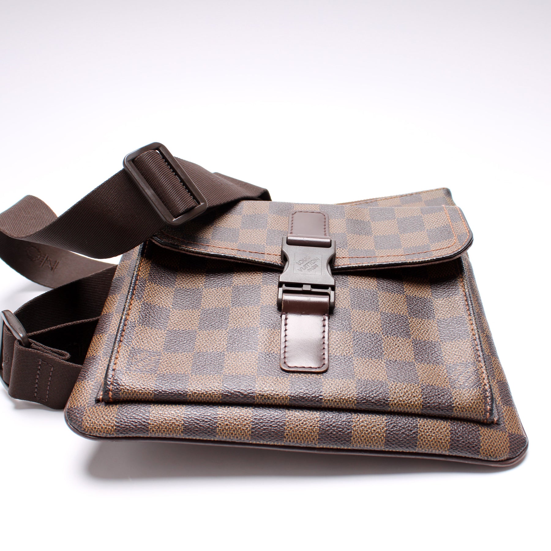 Louis Vuitton Damier Ebene Melville Crossbody Bag (SHF-a27JVY) – LuxeDH