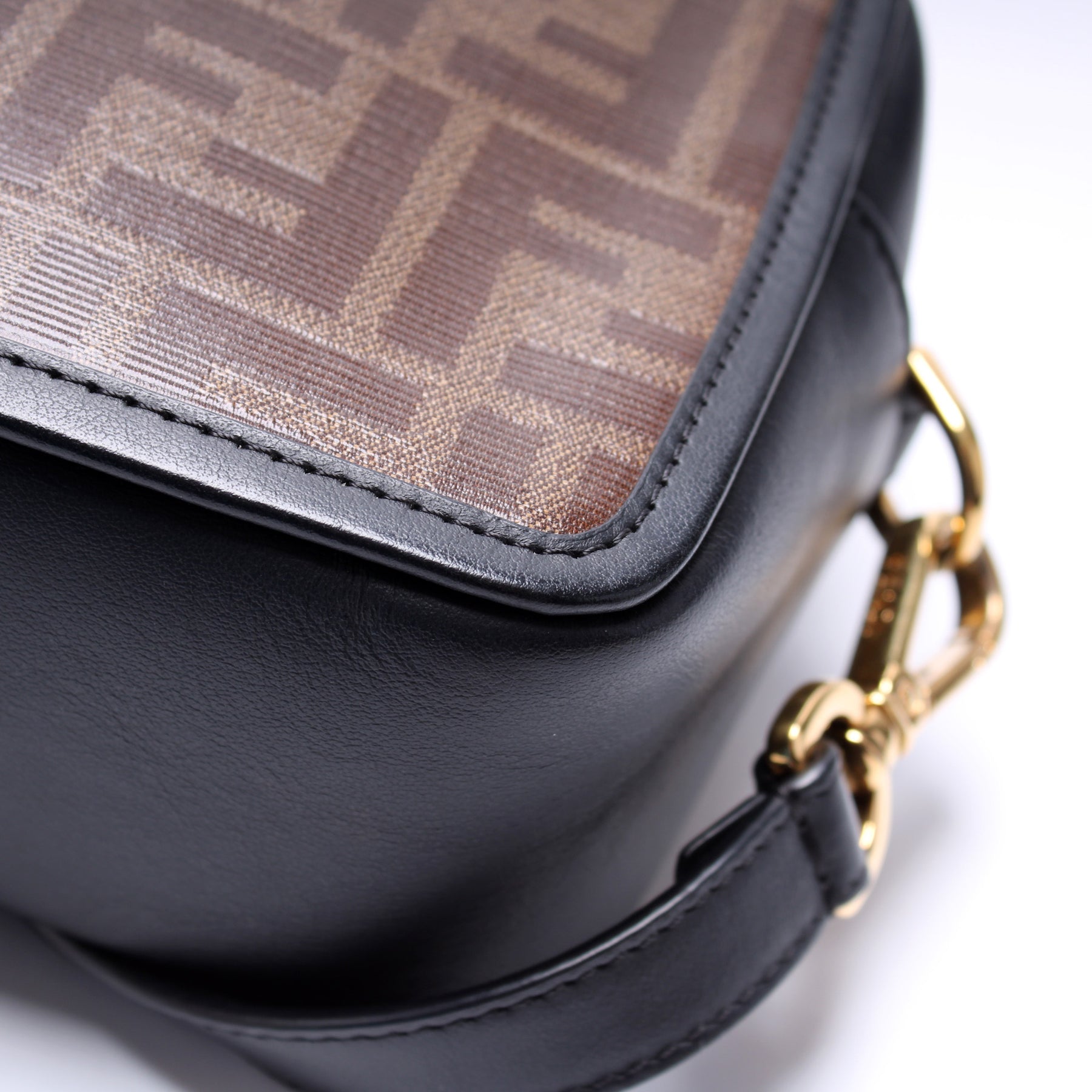 8BS019 Zucca Coated Canvas Camera Bag – Keeks Designer Handbags