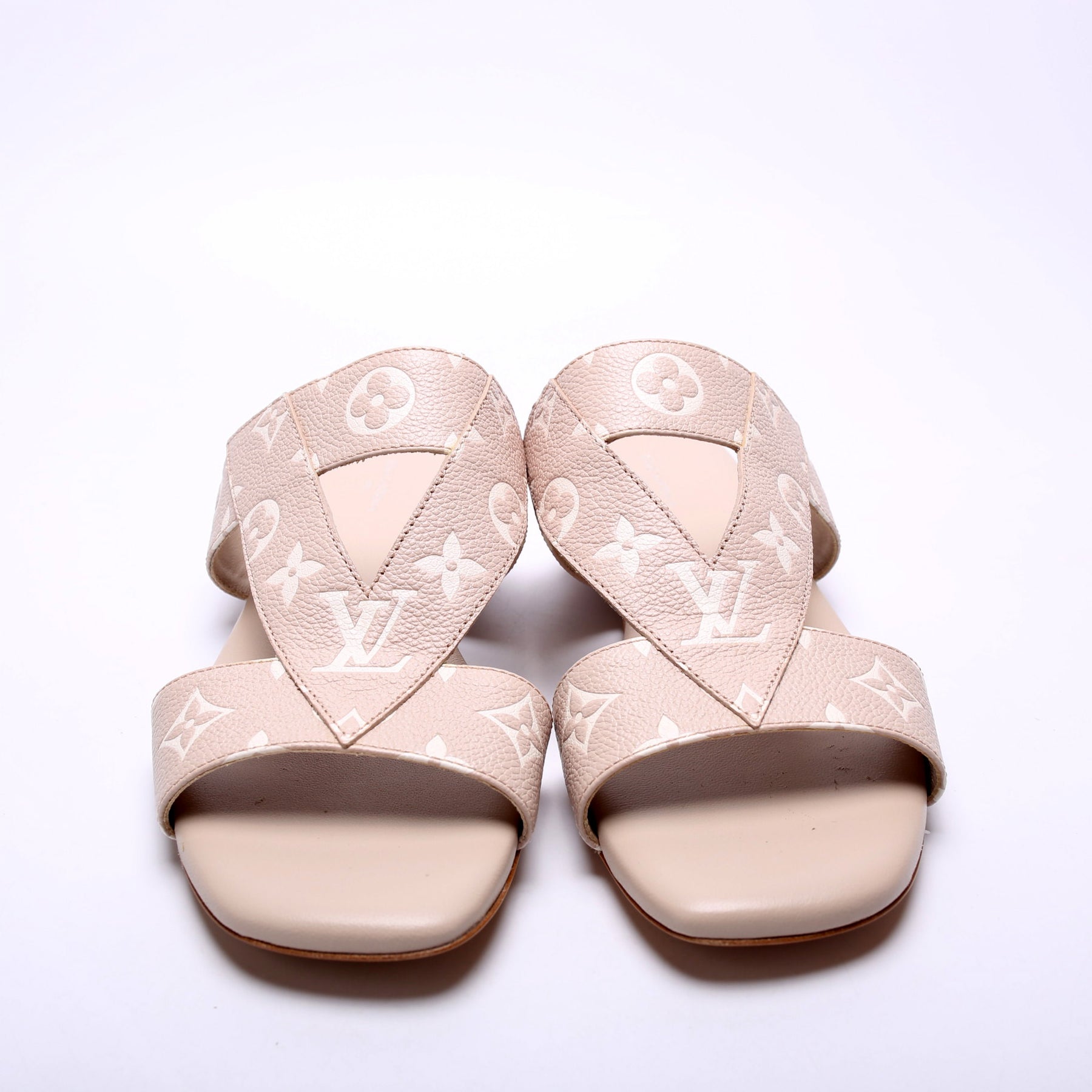 Pre-owned Louis Vuitton Bom Dia Beige Cloth Sandals