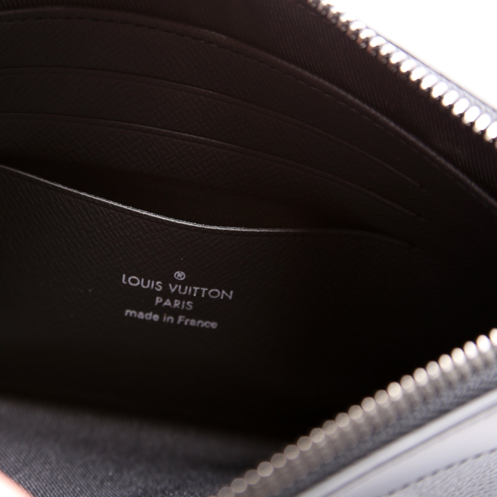 Louis Vuitton Discovery Pochette PM Monogram Eclipse - Luxury Helsinki