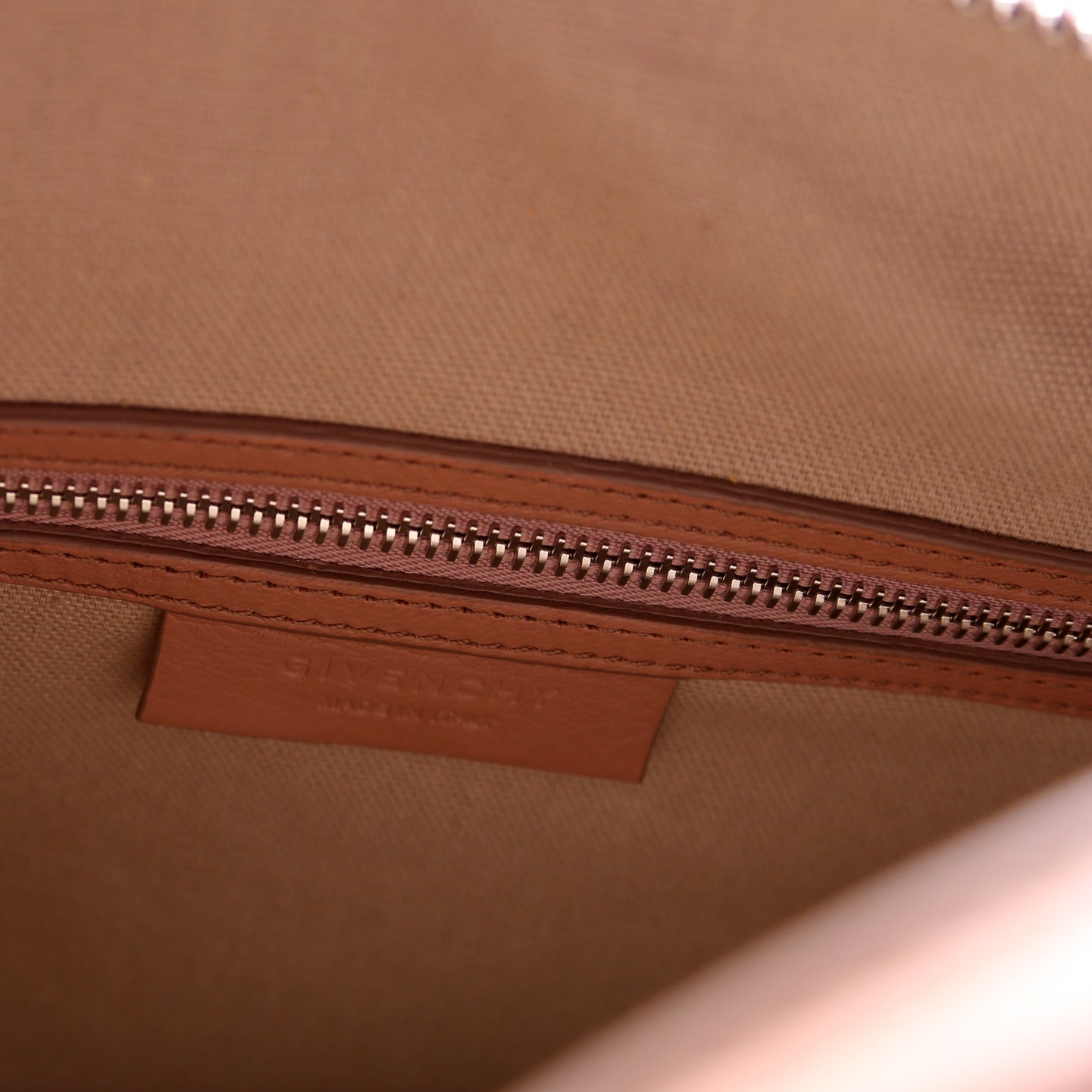 Antigona Soft Satchel Medium – Keeks Designer Handbags